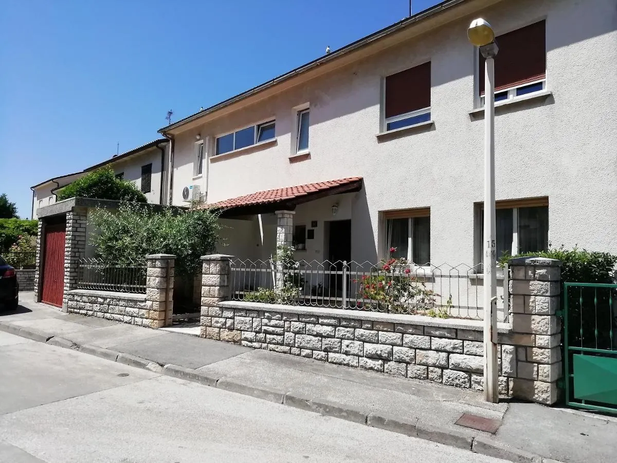 Apartments Jadranka Pula 0*,
