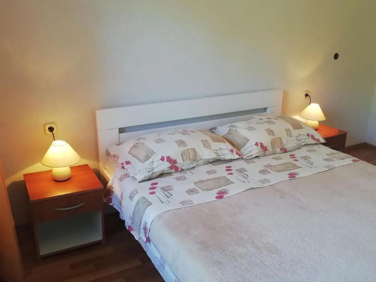 Apartments Jadranka Pula 0*,